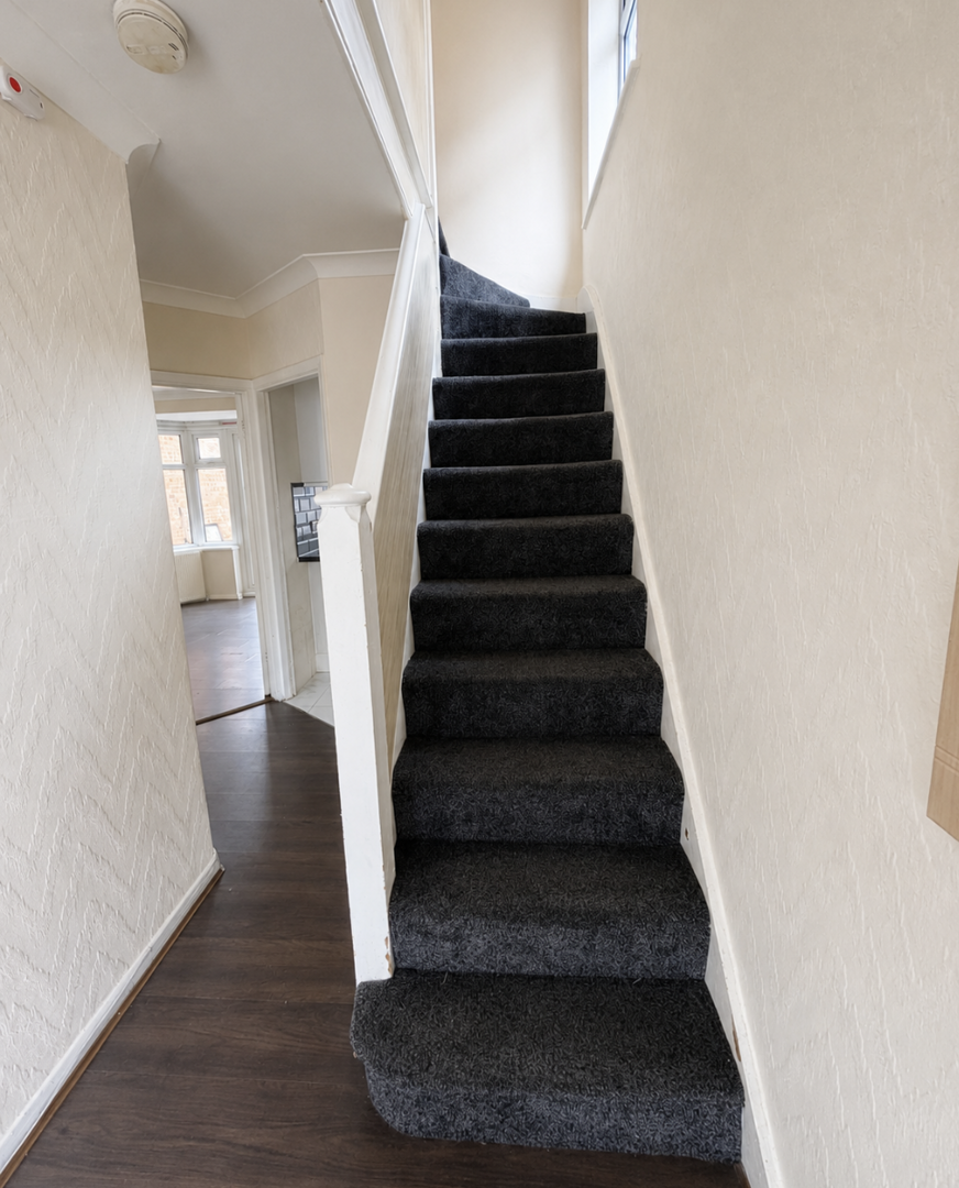 4 bed property in Willow Gardens, Hounslow